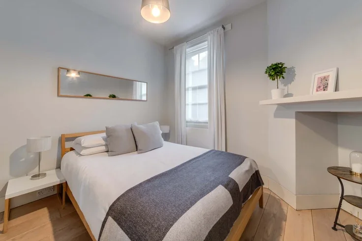 Flat Goodge Street in Greater London