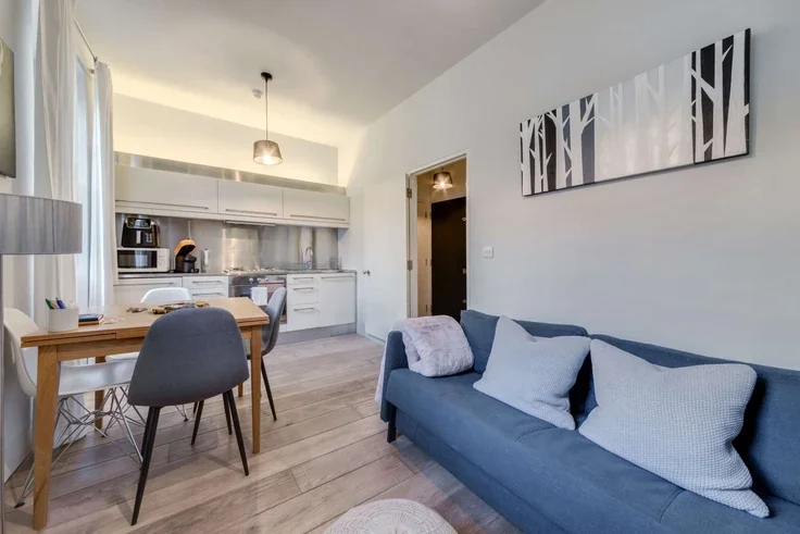 Flat Goodge Street in Greater London