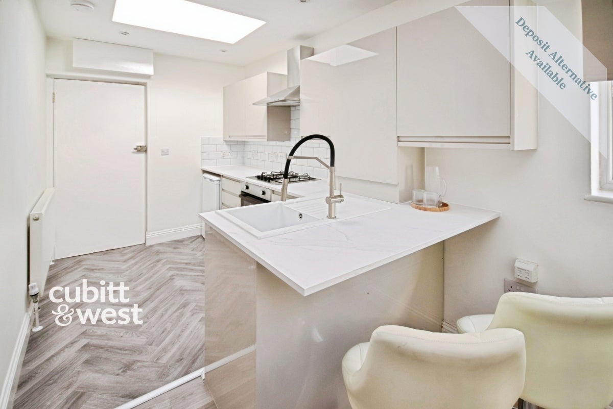Flat Saxton Street in Gillingham