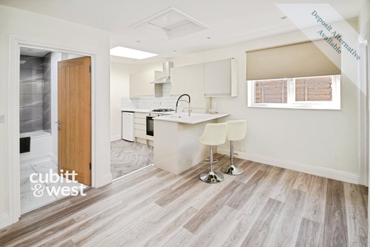 Flat Saxton Street in Gillingham