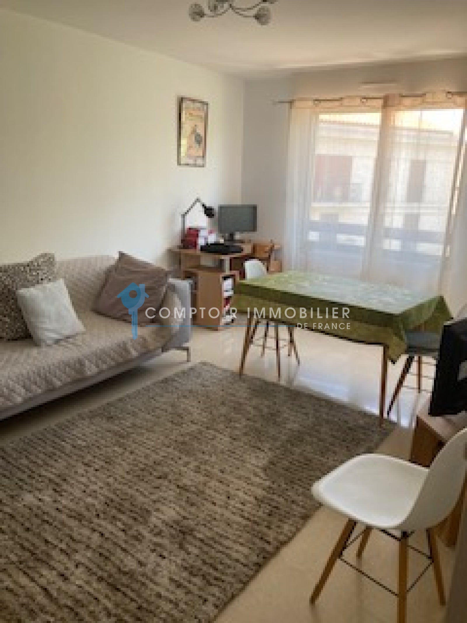 Appartement Place de la Bouquerie à Nîmes