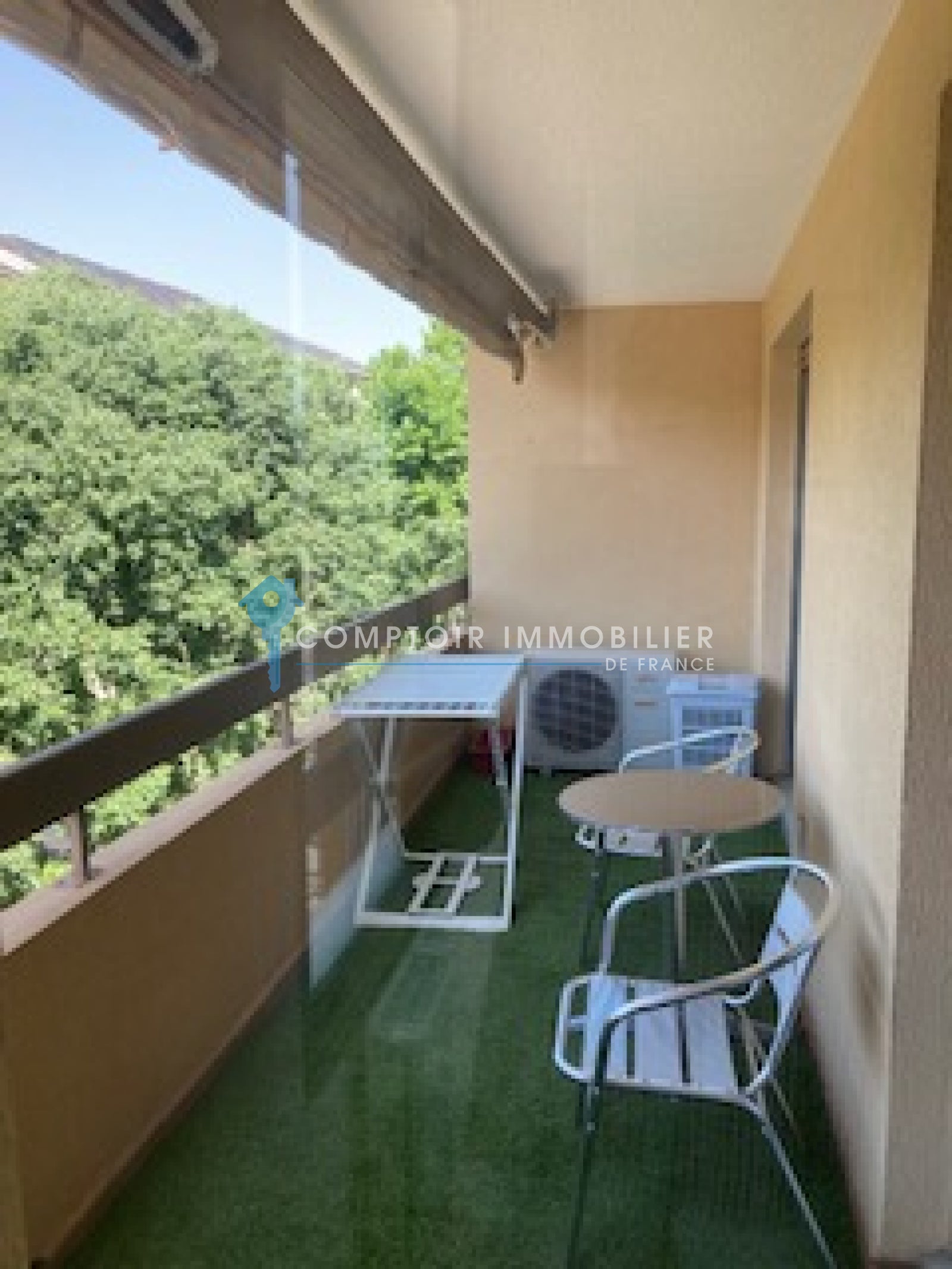 Appartement Place de la Bouquerie à Nîmes