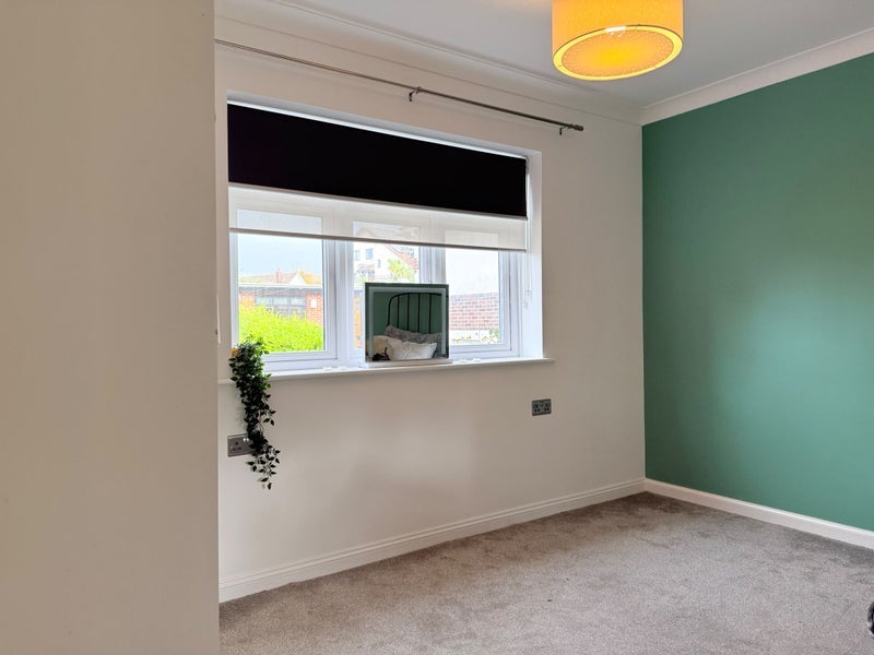 Room Queenswood Avenue in Bournemouth