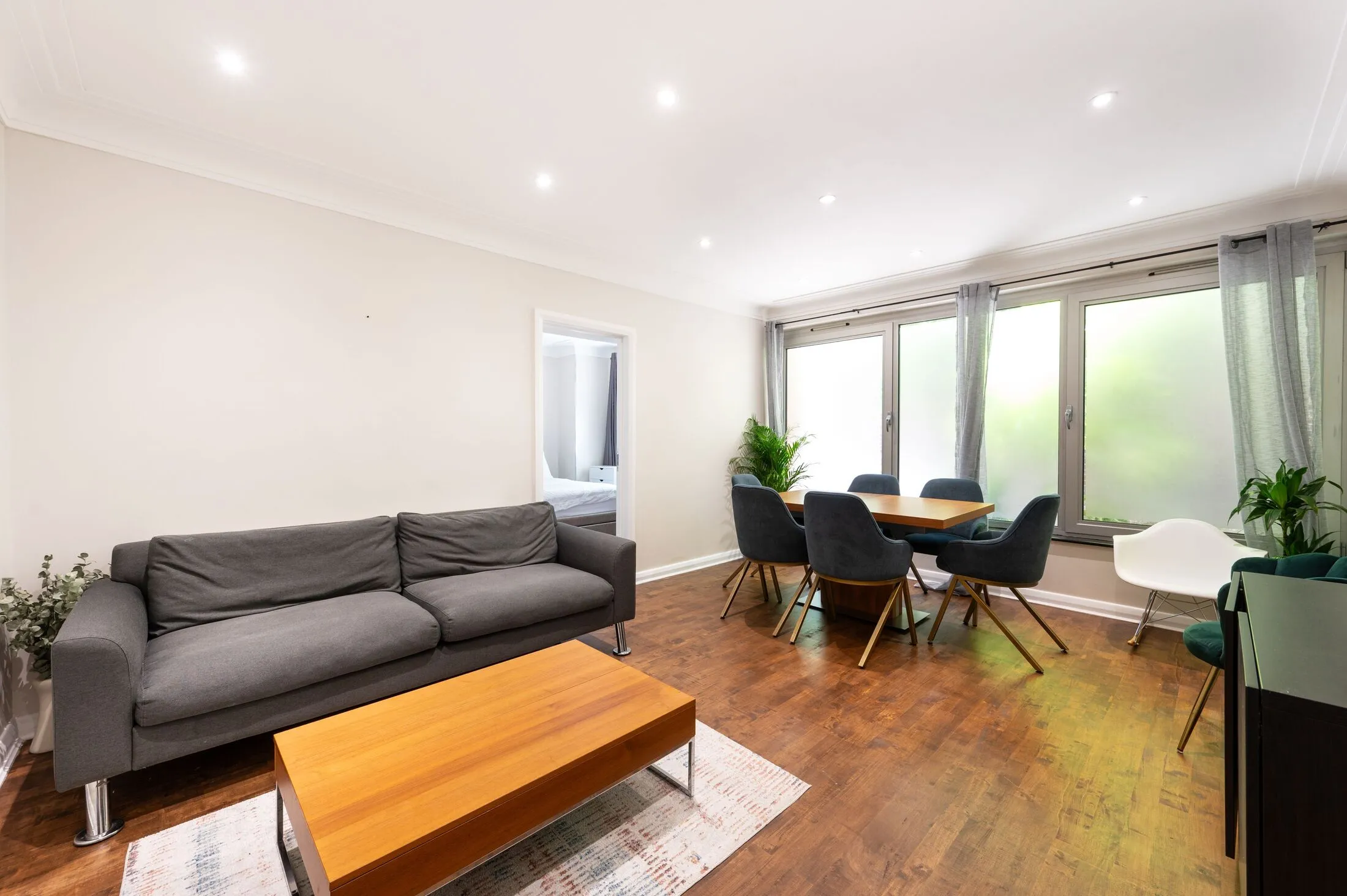 Flat Queensborough Terrace in City of Westminster