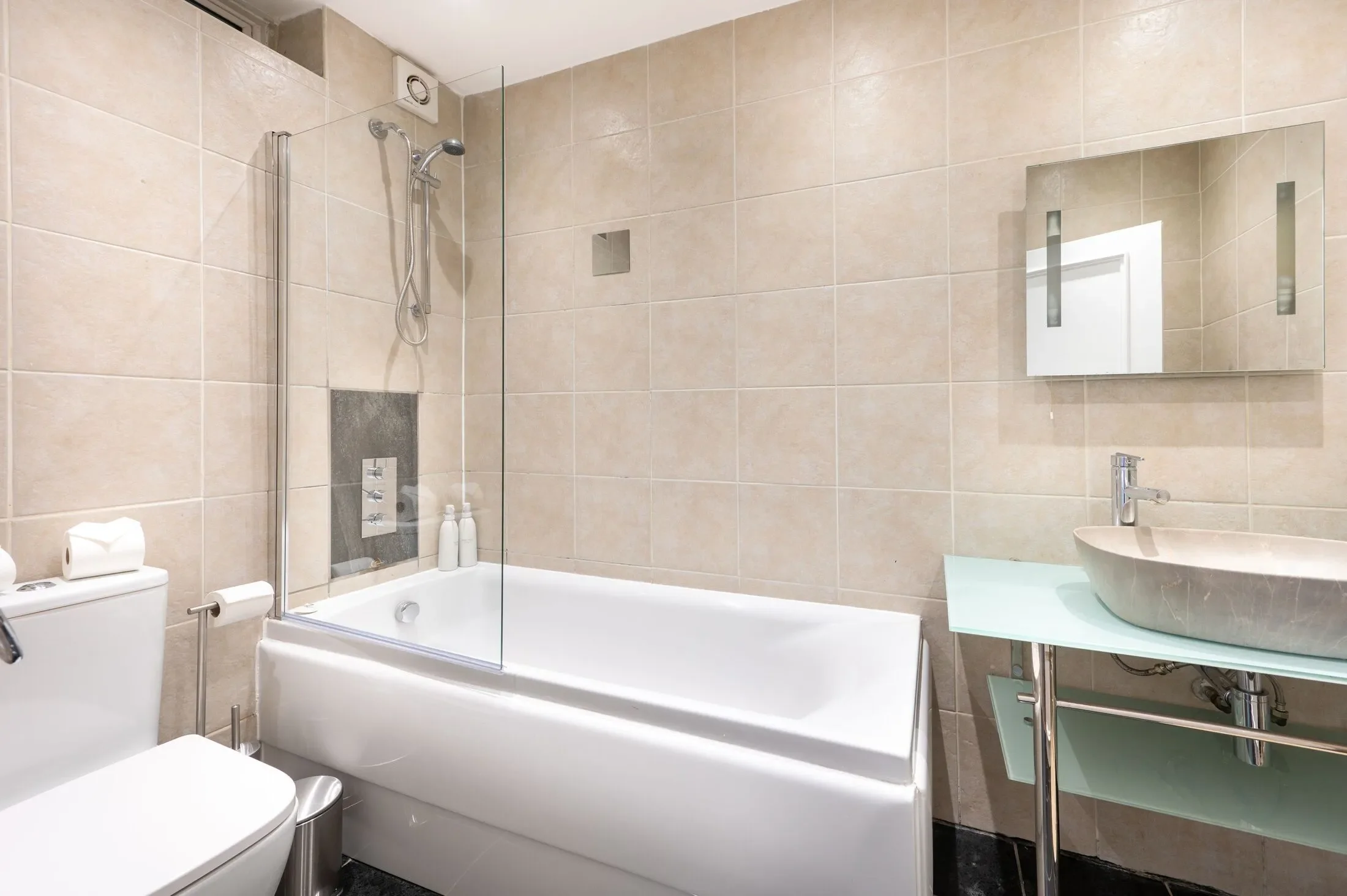 Flat Queensborough Terrace in City of Westminster