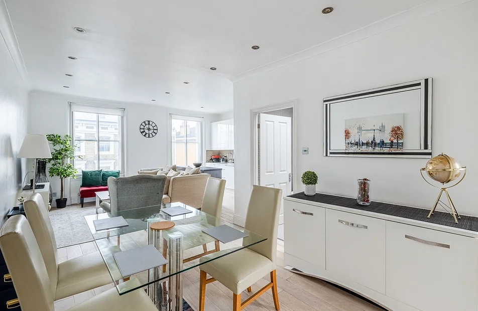 Flat Finborough Road in Greater London