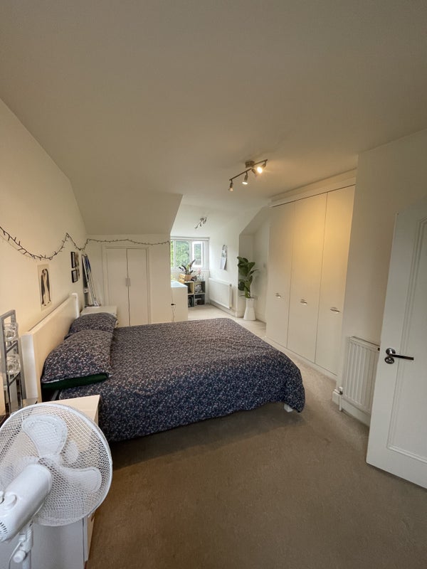 Room Pandora Road in Greater London