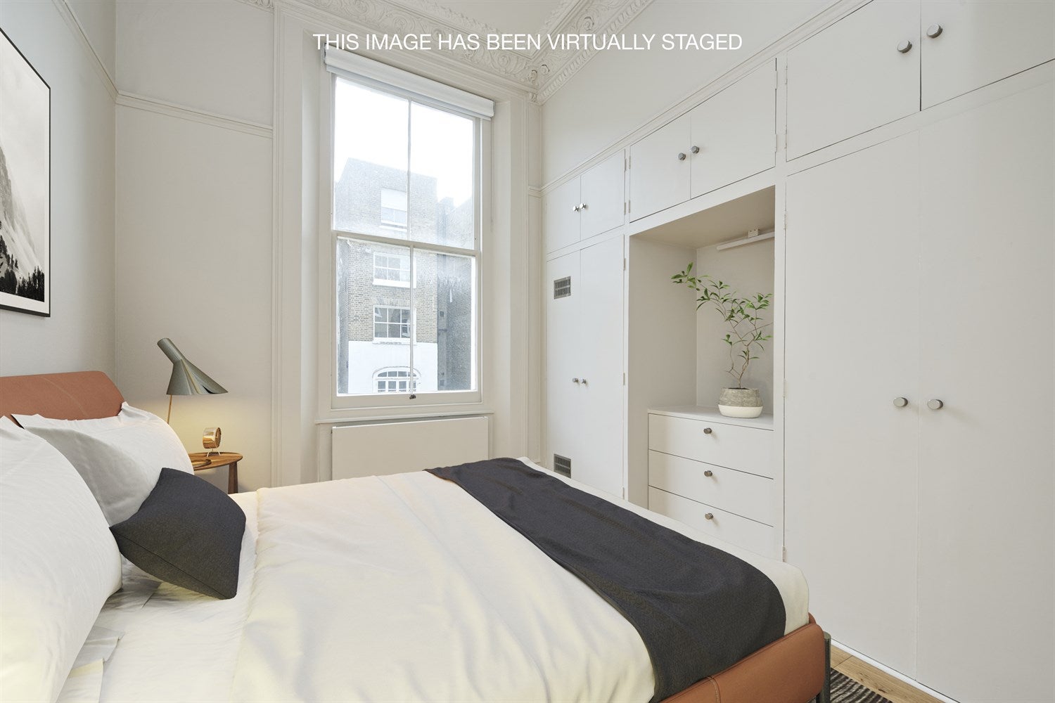 Flat Brunswick Gardens in Greater London
