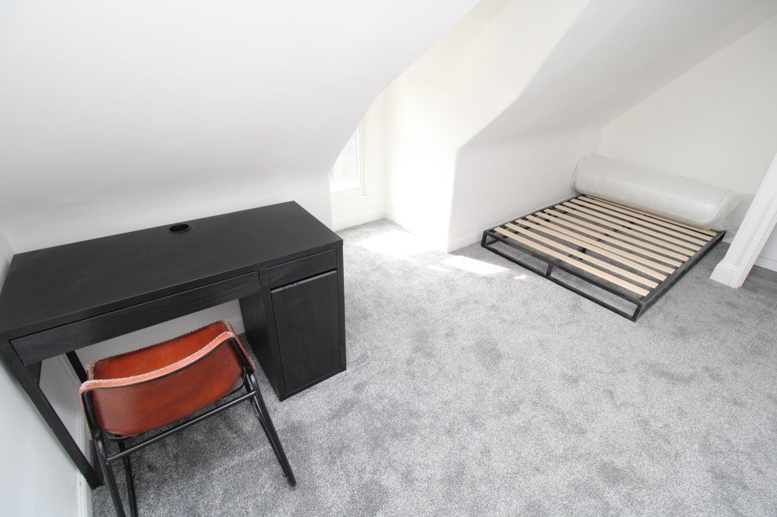 Flat Broadway in Pontypridd