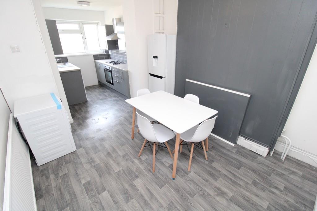 Flat Broadway in Pontypridd