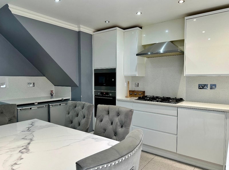 Room Saltwell Street in Greater London