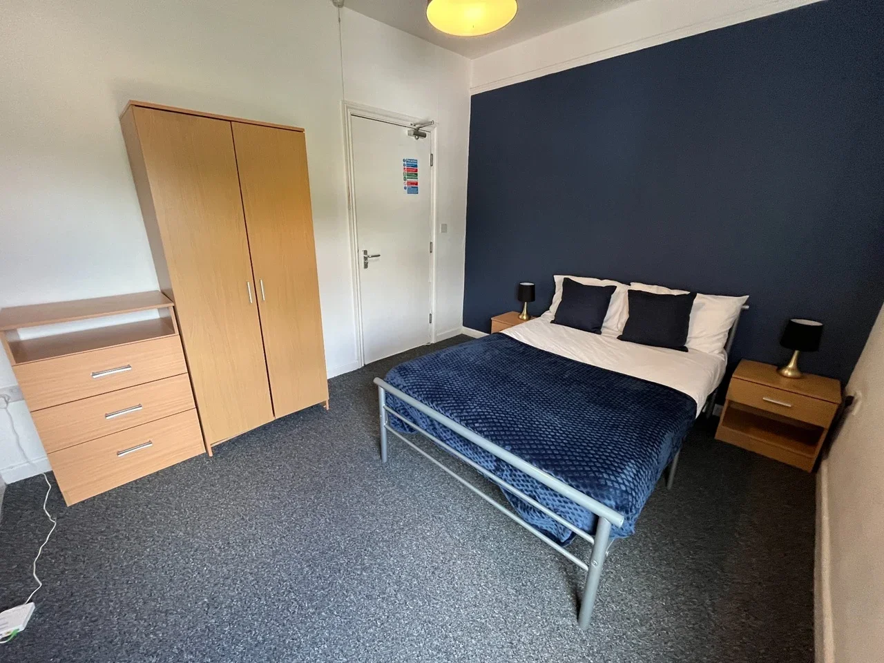 Room Lime Tree Avenue in Bassetlaw