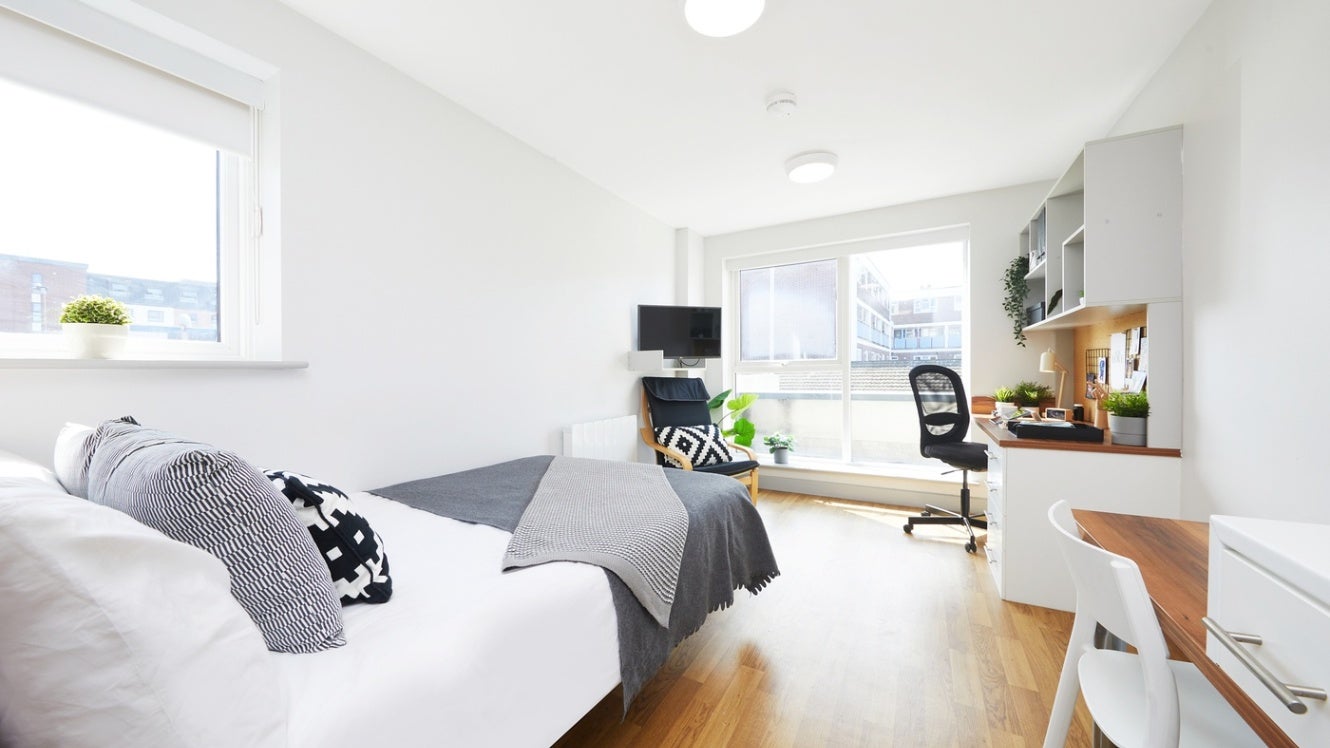 Flat Crasswell Street in Portsmouth