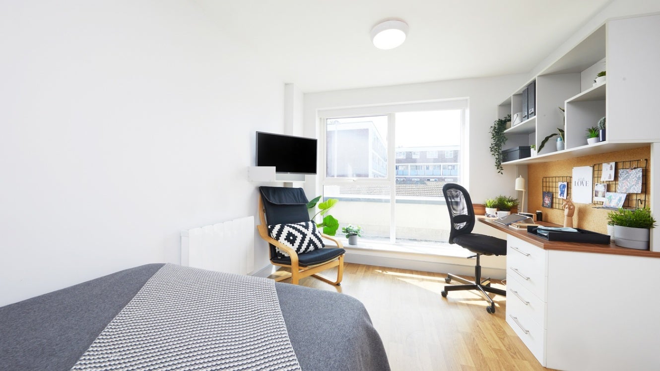 Flat Crasswell Street in Portsmouth