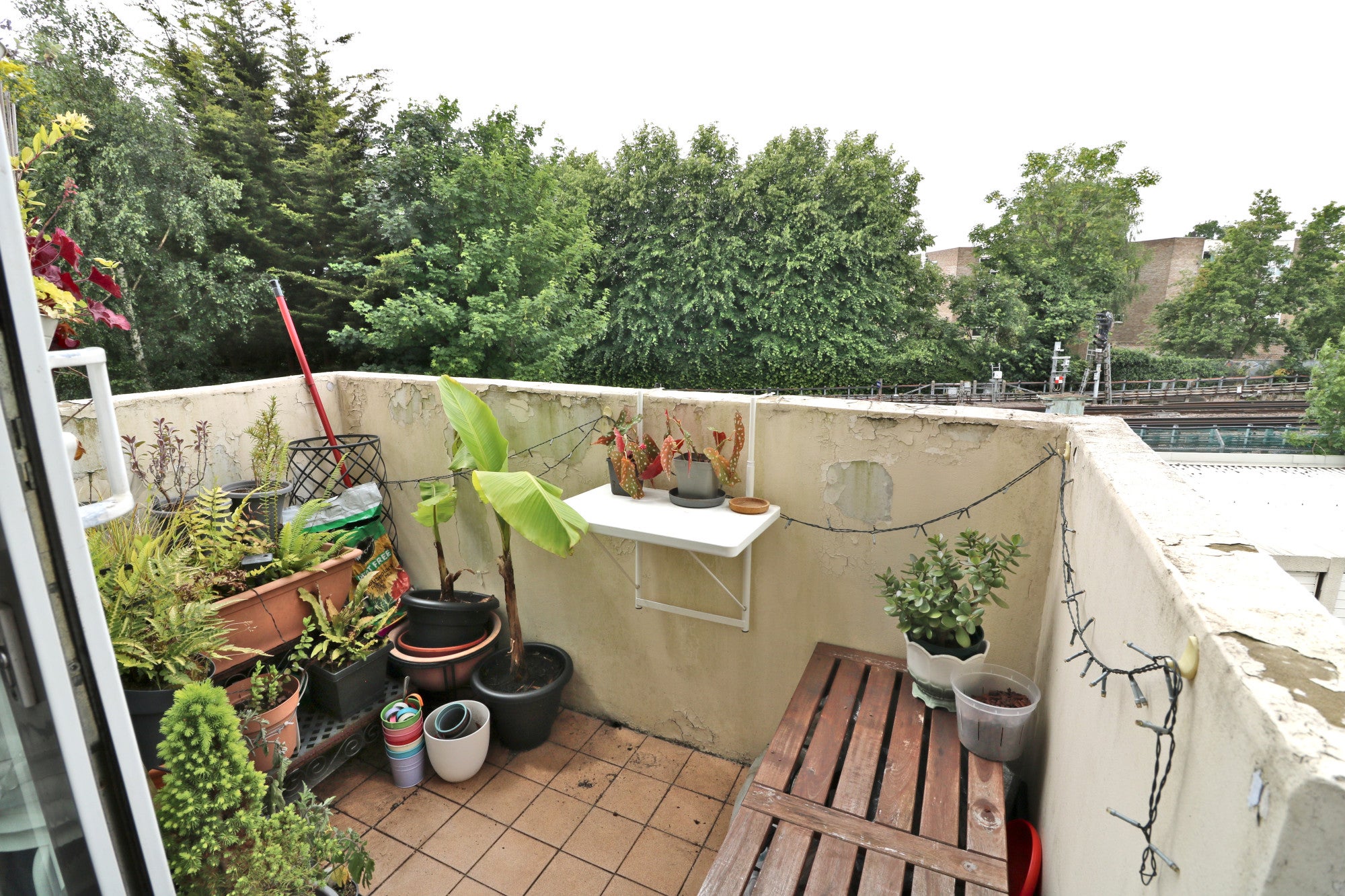 Flat Twyford Avenue in Greater London