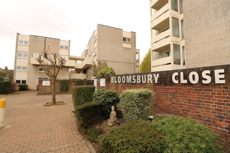 Flat Twyford Avenue in Greater London