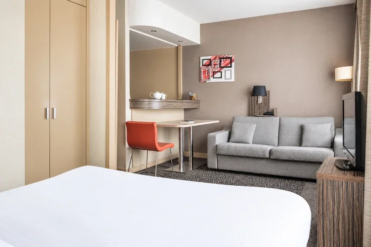 Flat Cours Michelet in Puteaux
