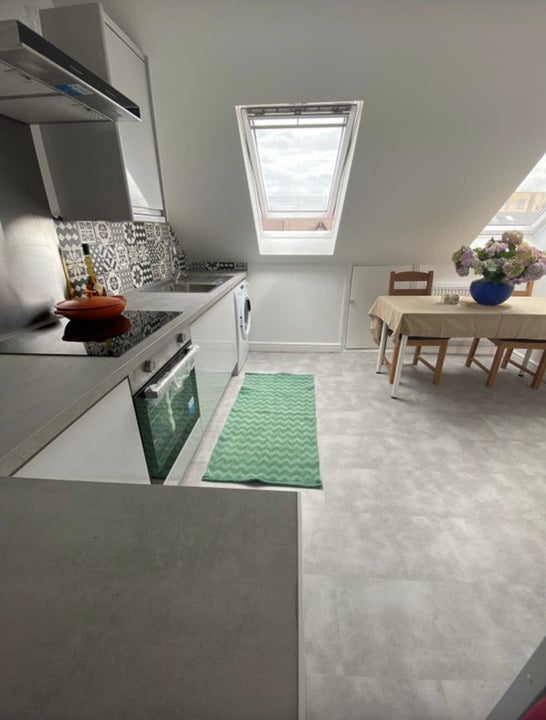 Flat Whalebone Lane North in London