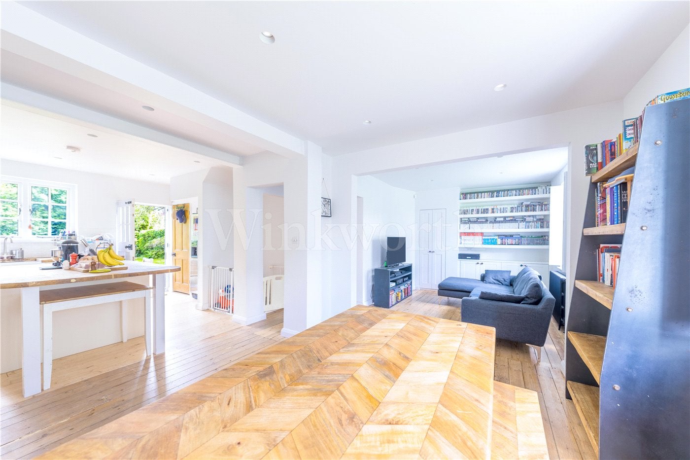 House Erskine Hill in Greater London
