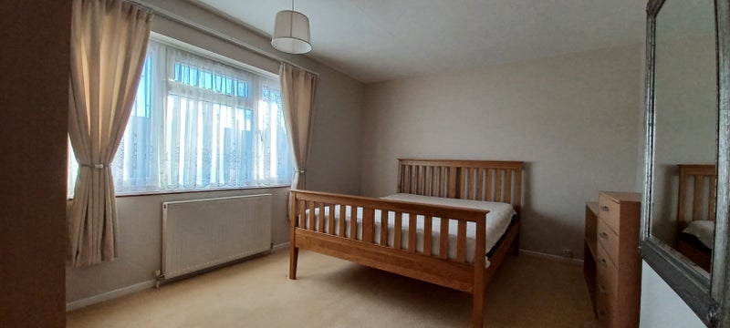 Room Smalls Mead in Crawley