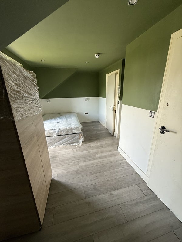 Flat Woodham Road in London