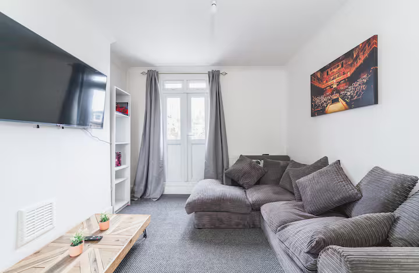 Flat Blackstock Road in Greater London
