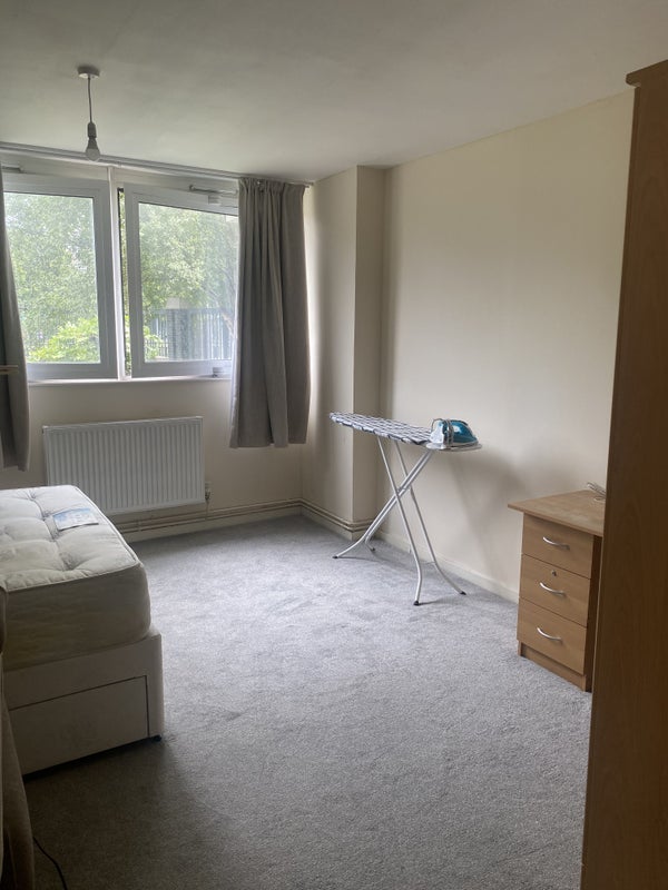 Room Carr Street in Greater London