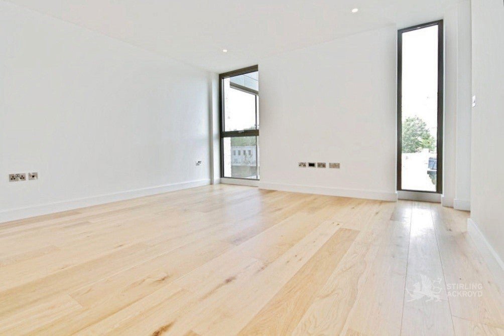 Flat Lansdowne Road in Greater London