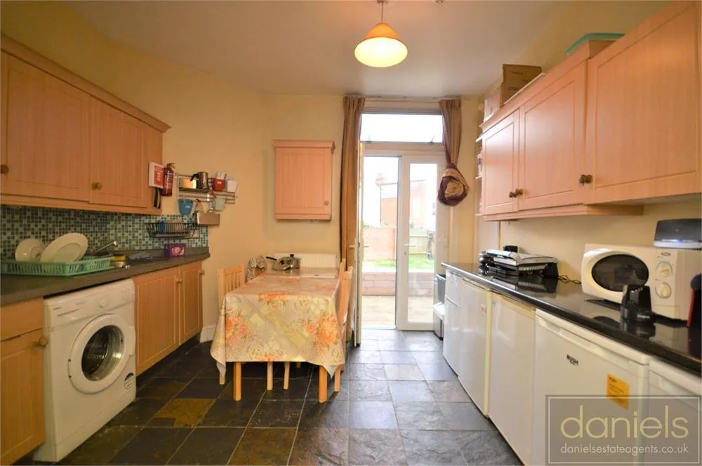 Room Cedar Road in Greater London