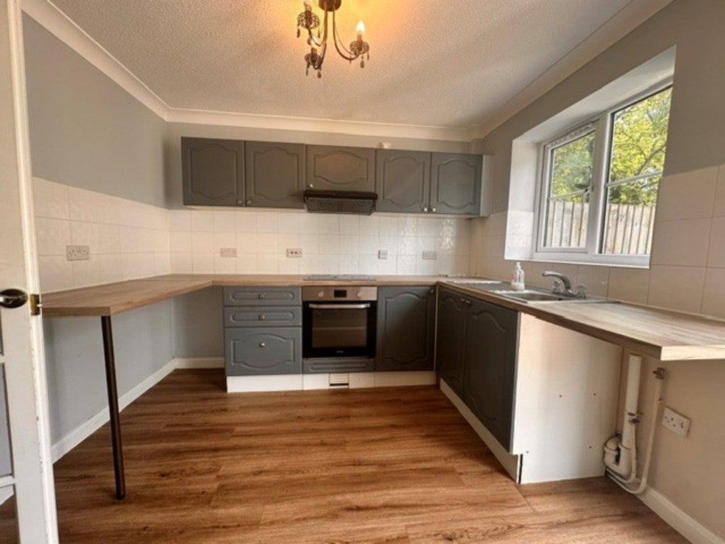 Flat Foss Court in Huntington