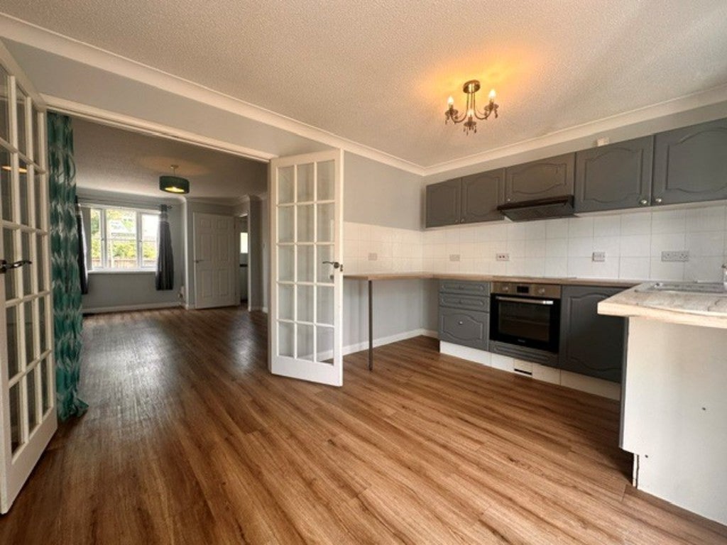 Flat Foss Court in Huntington