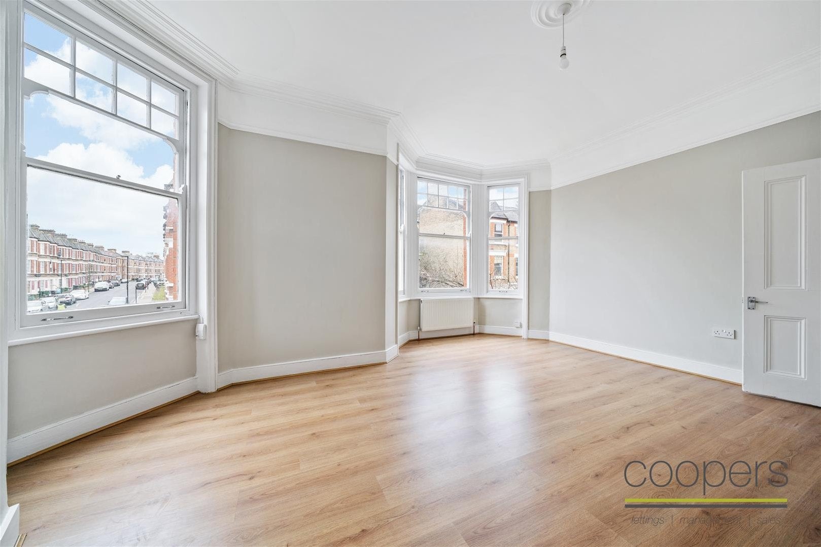 Flat Edgeley Road in Greater London