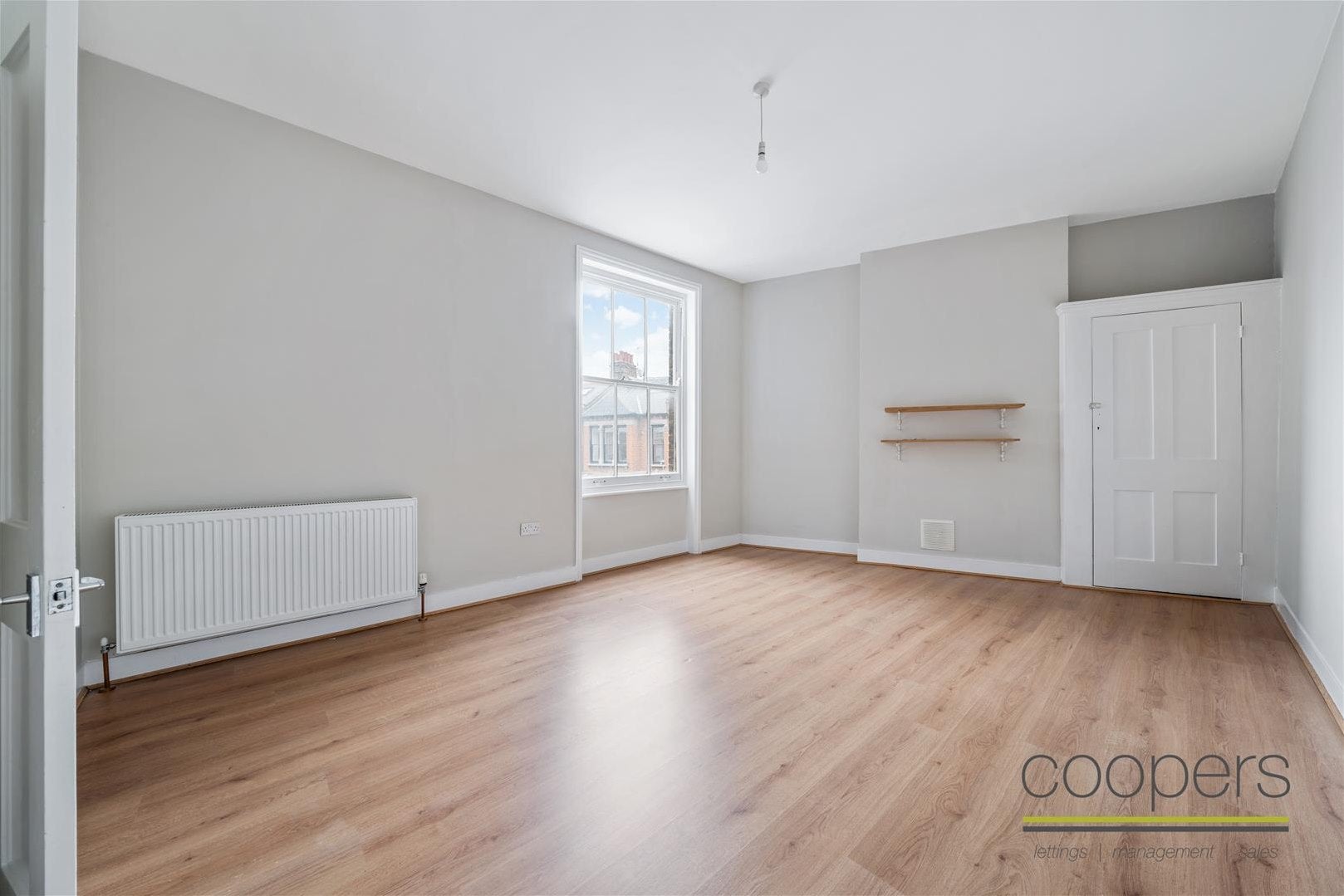 Flat Edgeley Road in Greater London