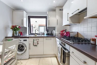 Flat Albemarle Road in Greater London