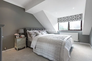 Flat Albemarle Road in Greater London
