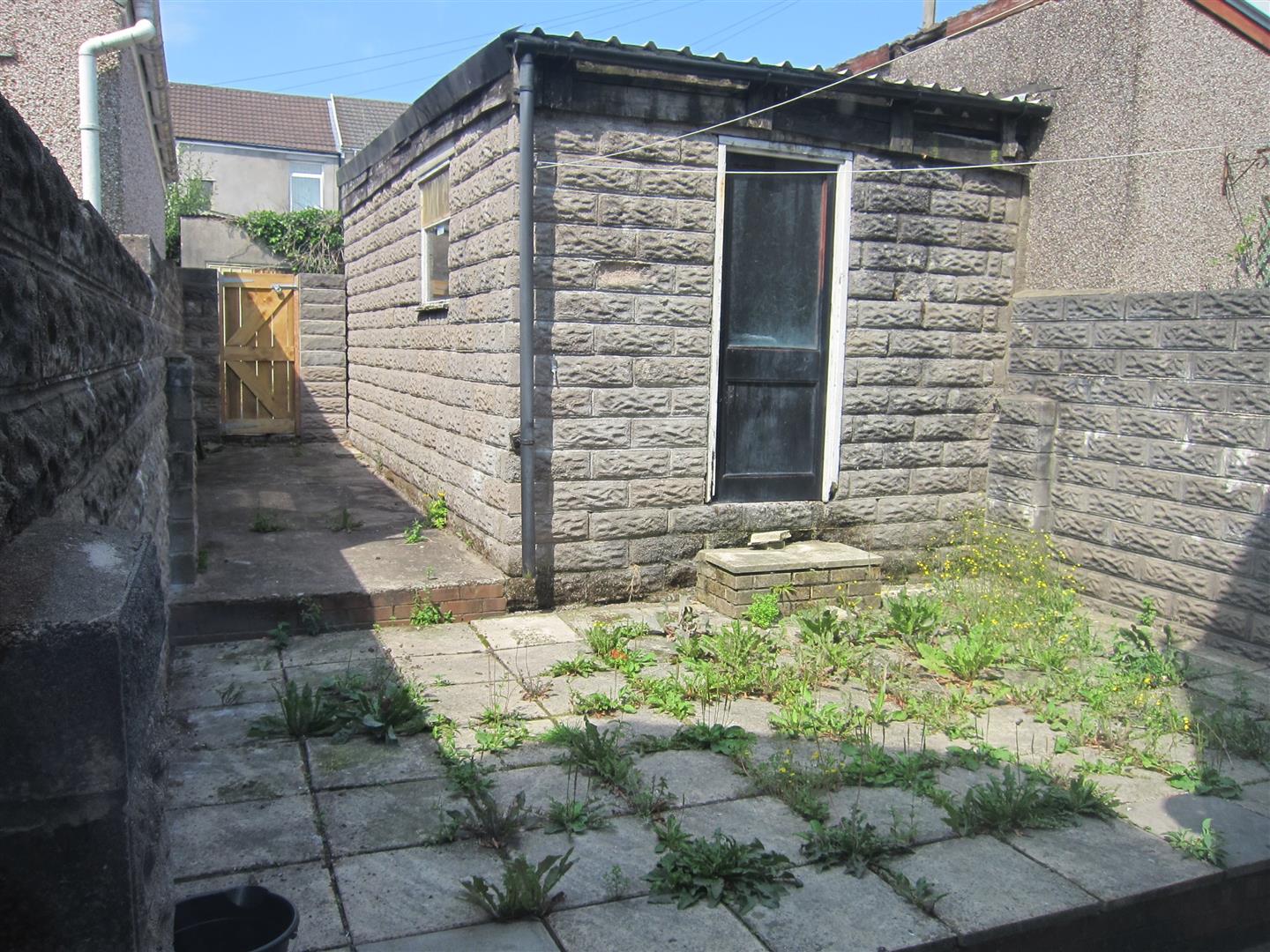 Flat Queen Street in Pontypridd