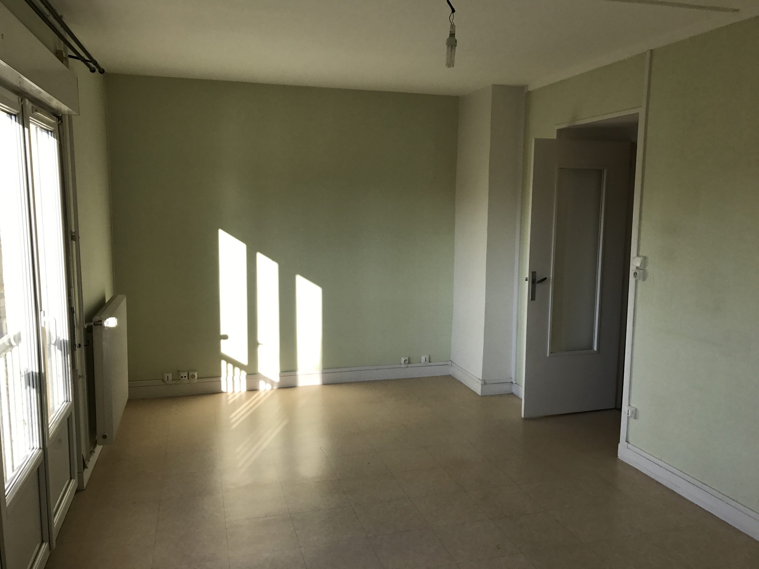 Flat Rue Jules Ferry in Beaumont-le-Roger