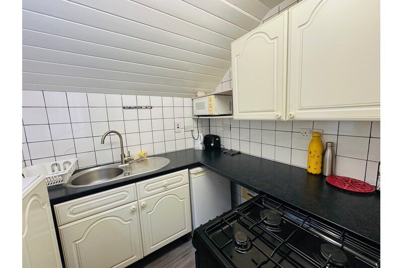 Room Goldhawk Road in Greater London