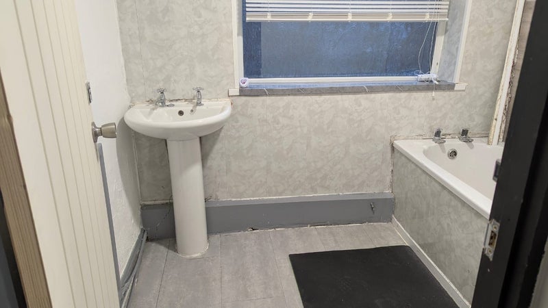 Room Hendon Valley Road in Sunderland
