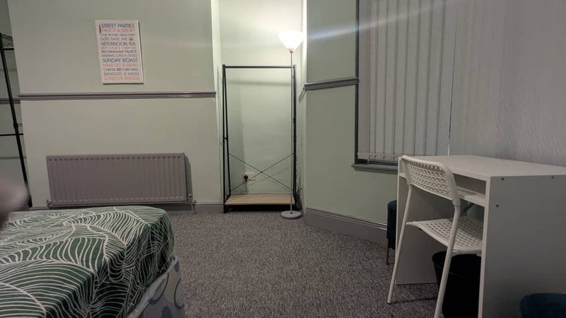 Room Hendon Valley Road in Sunderland