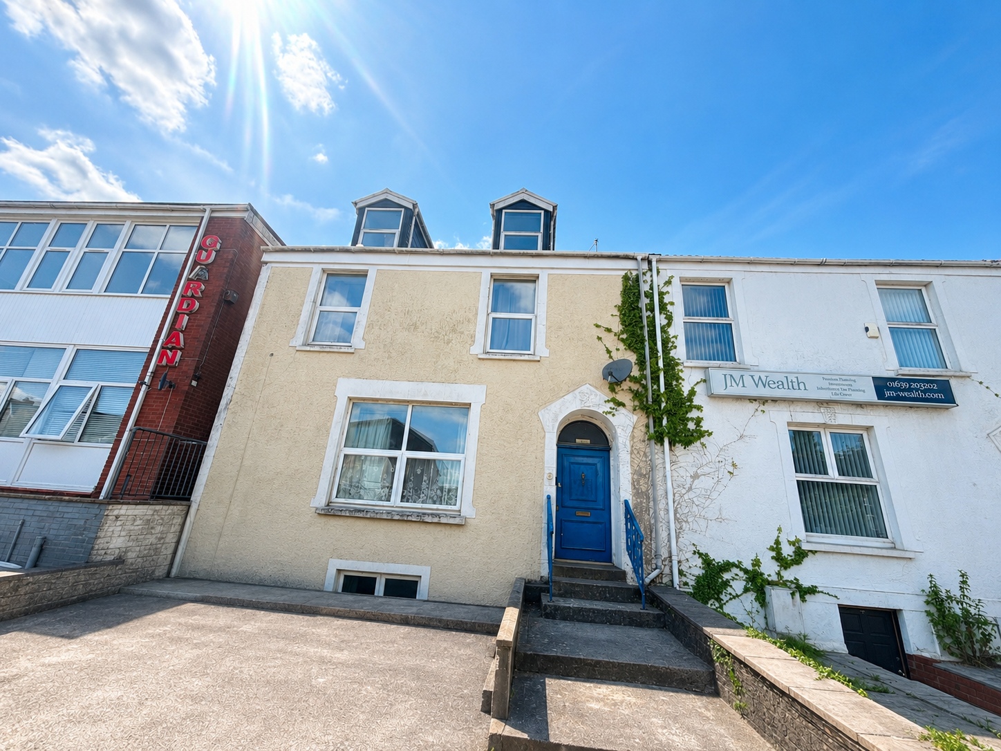 Flat London Road in Neath