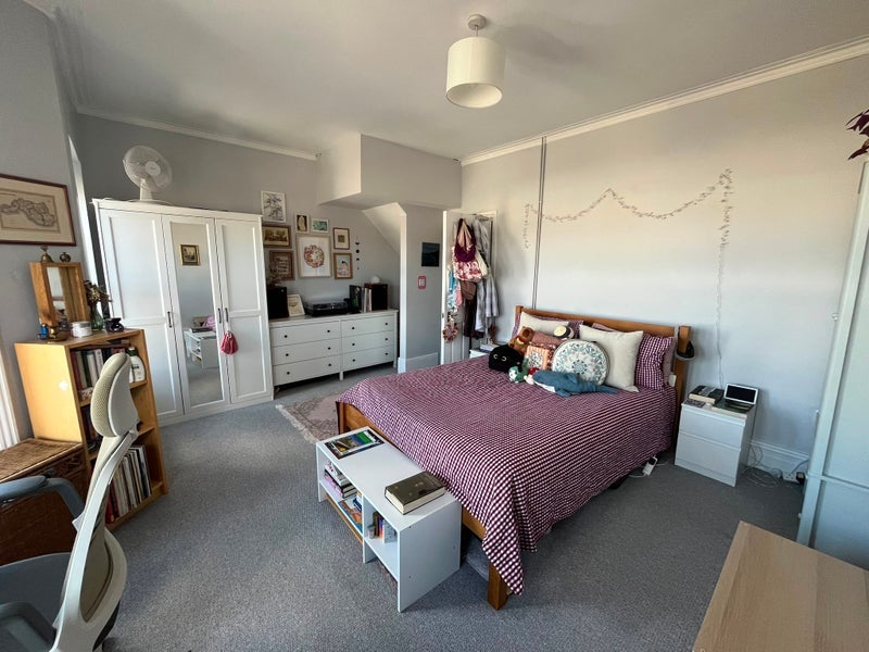 Room Sandy Park Road in Bristol