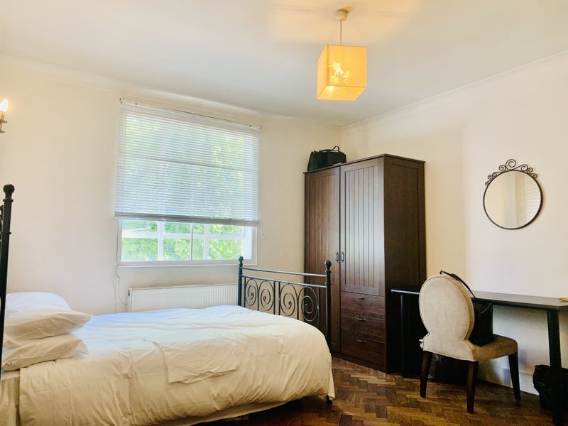 Room Cromwell Road in Greater London