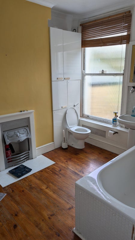 Room Evershot Road in Greater London
