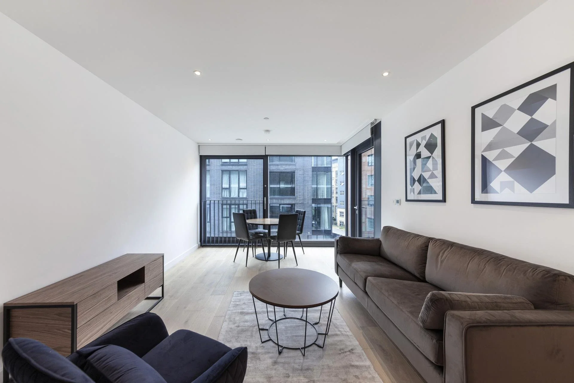 Flat Nile Street in Greater London