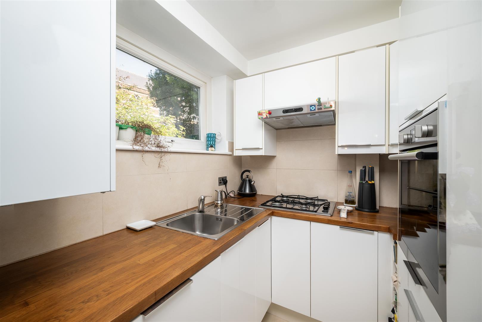 Flat Chetwynd Road in Greater London