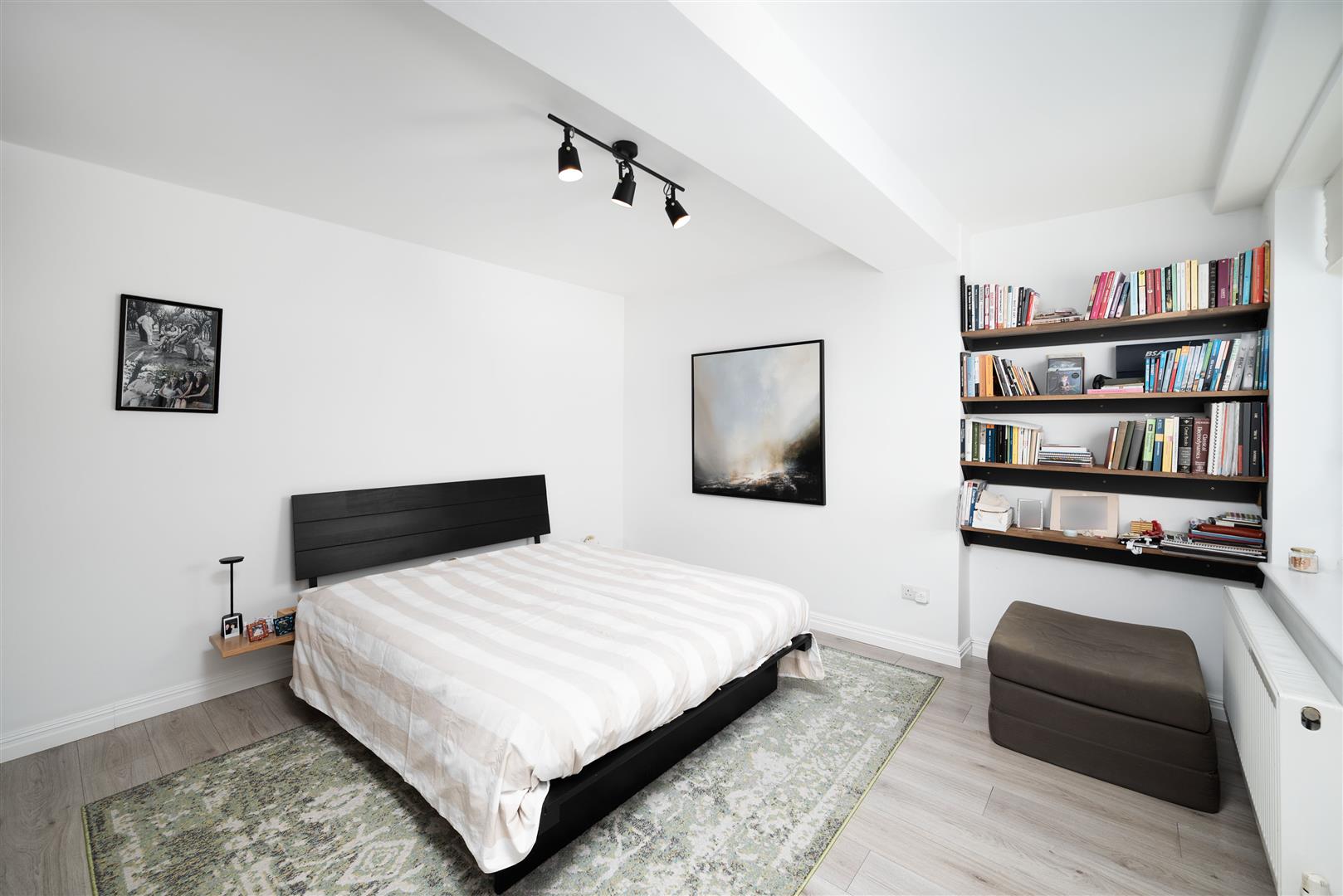 Flat Chetwynd Road in Greater London