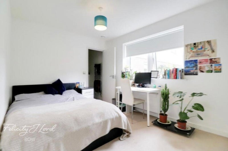 Room William Whiffin Square in Greater London