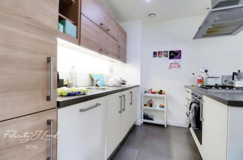 Room William Whiffin Square in Greater London