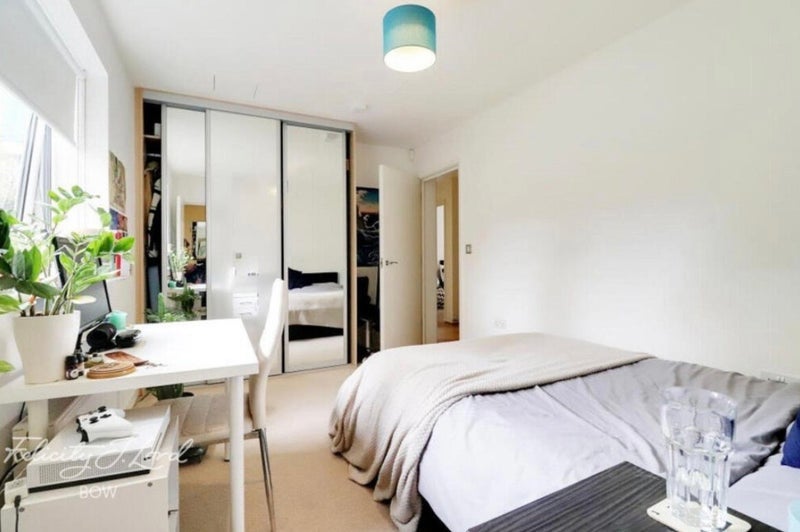 Room William Whiffin Square in Greater London
